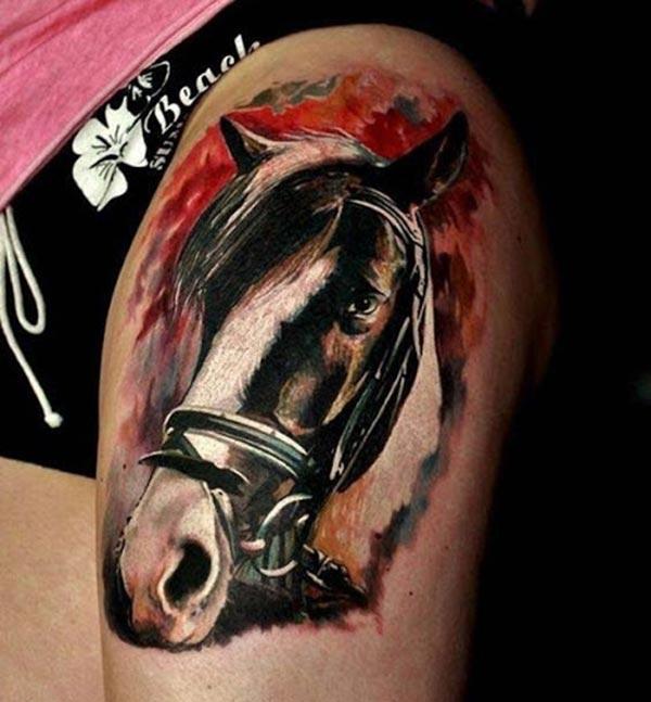 Horse tattoo on the side thigh with a black ink design makes a girl look so cute