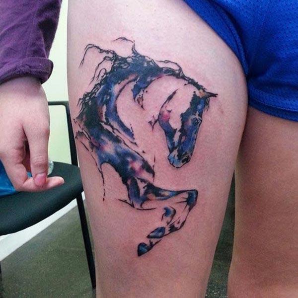 The Horse tattoo on the upper thigh makes girls have Stunning look