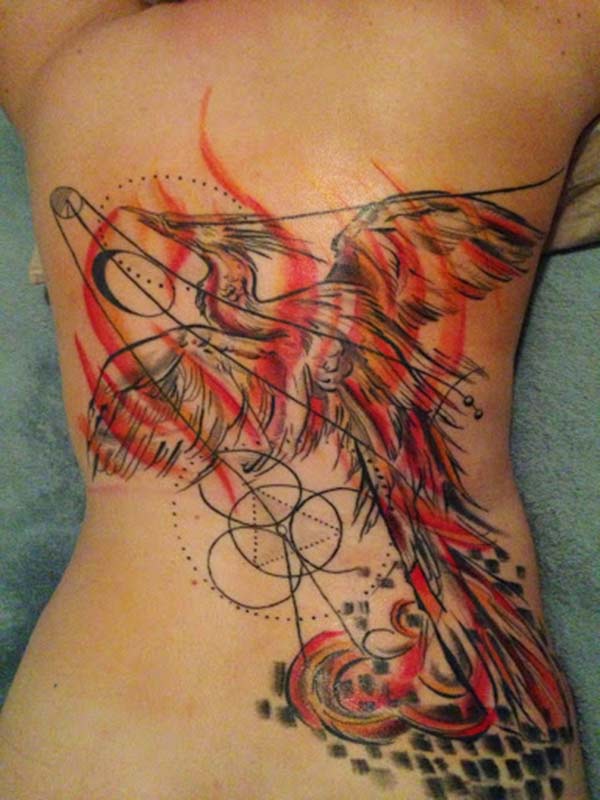 Makes a divine Phoenix tattoo on the back to flaunt it