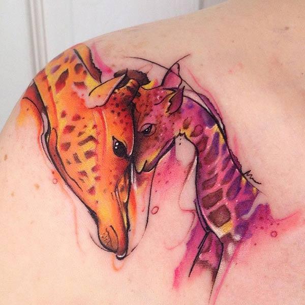 Eye-catchy Mother Child giraffe bonding watercolor back shoulder tattoo ink ideas for Girls
