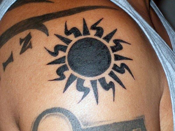 Stylish tribal sun tattoo designs on shoulder for Guys