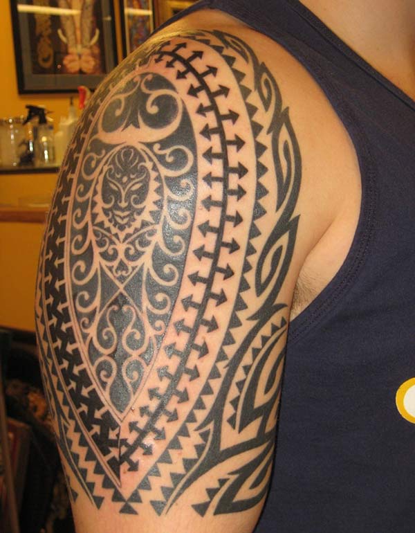 Awesome intense black Hawaiian Tribal Tattoo designs on shoulder for Guys