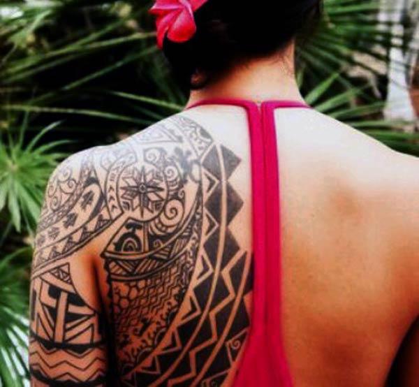 Catchy intense black Hawaiian Back shoulder tribal tattoo for Girls