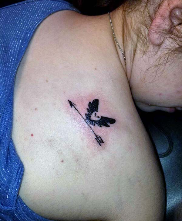 Cute eagle on arrow tattoo design on back shoulder for Women