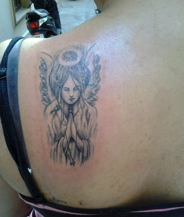 heavenly angel with folded hands tattoo ideas on back shoulder for girls 