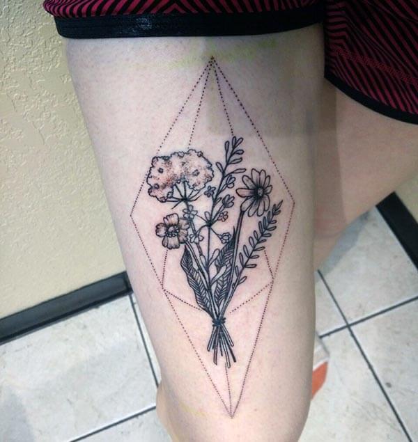 An awe-inspiring geometric tattoo design on thigh for women