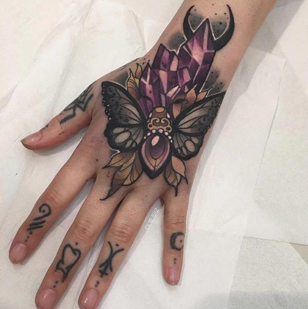 A ravishing hand tattoo design for women