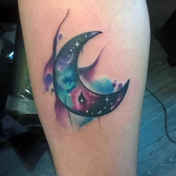 An enchanting moon tattoo design leg for Women