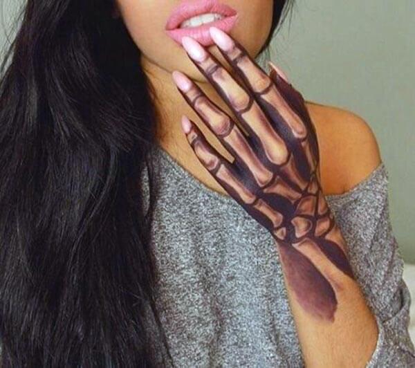 A killer 3d tattoo design on hand for girls and women