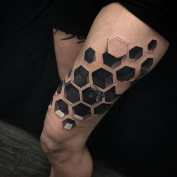 A mind blowing 3D tattoo design on thigh for Girls