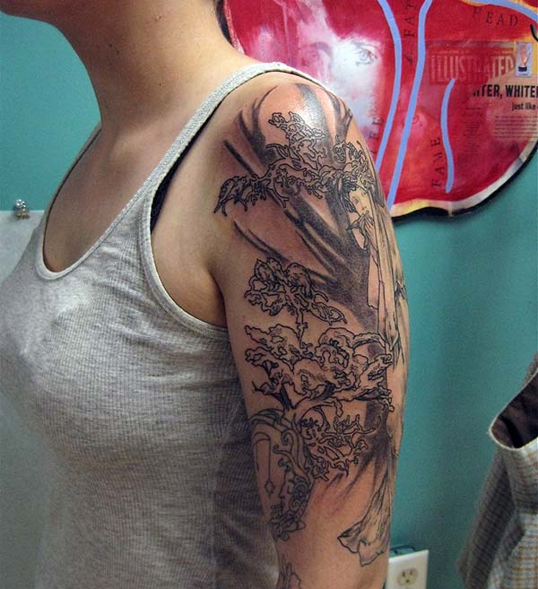 An interesting tree tattoo design on shoulder for Women